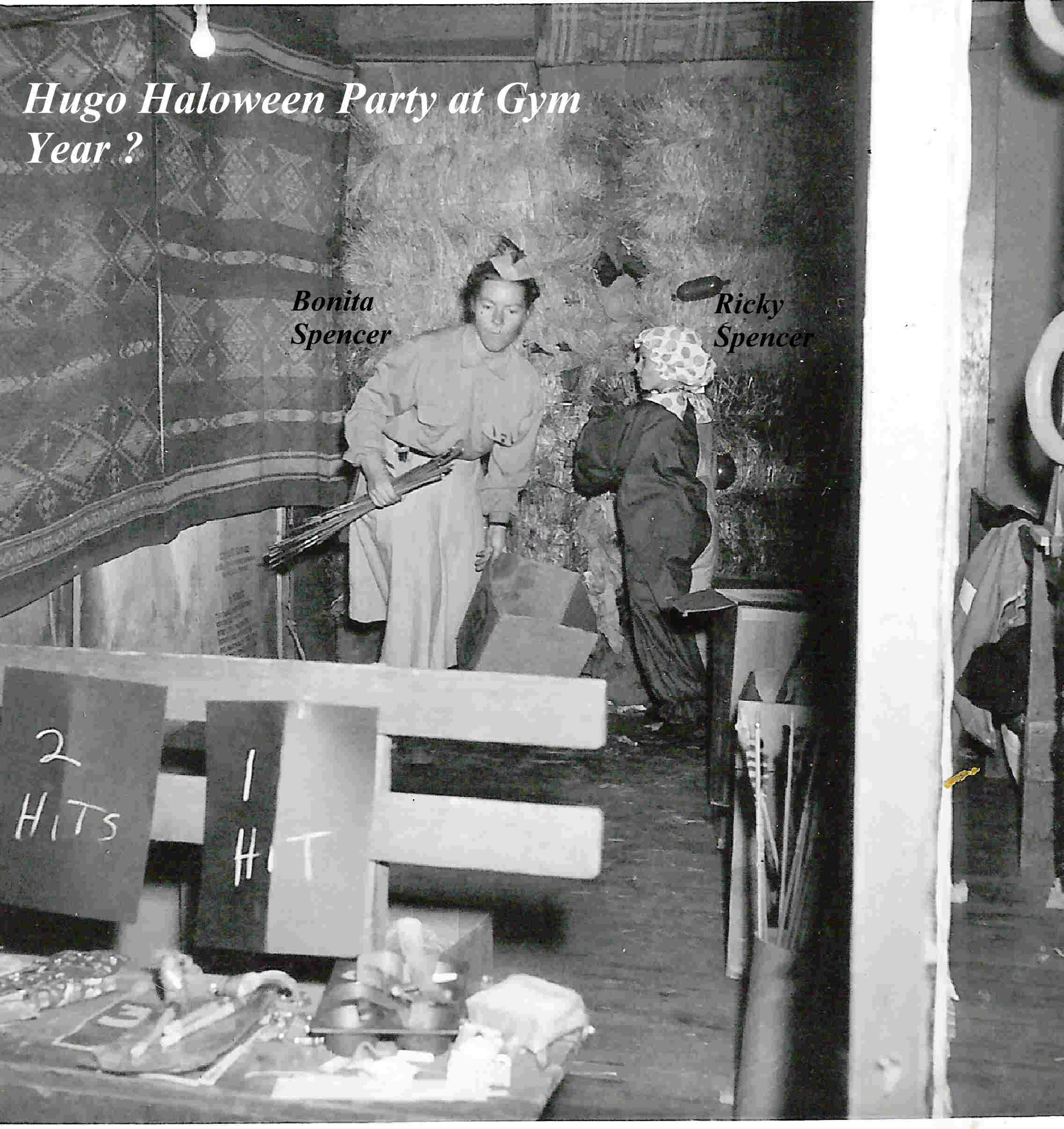 Hugo Gym 010 Haloween.jpg (1294390 bytes)